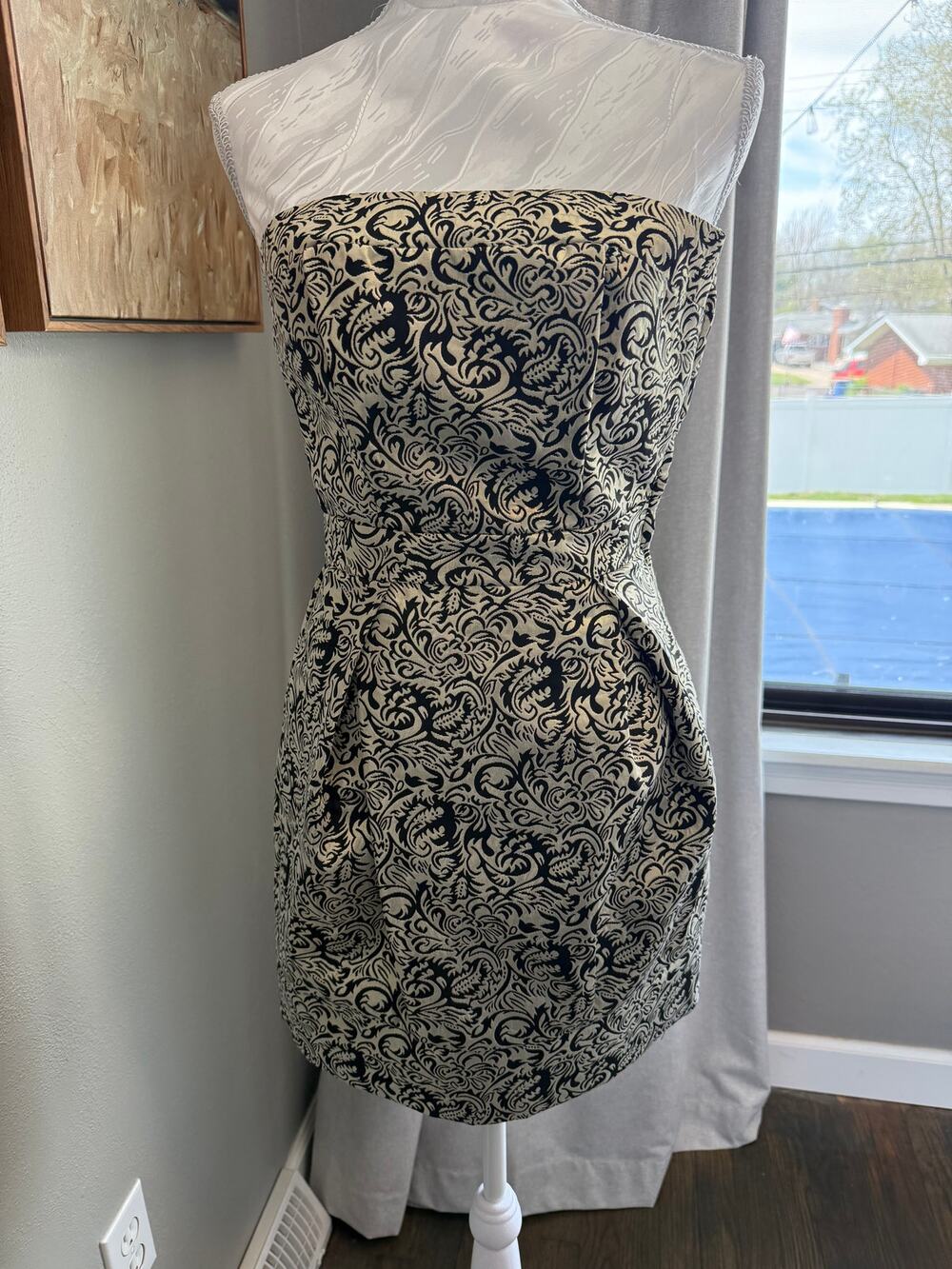 B. Smart paisley strapless mini dress size 1